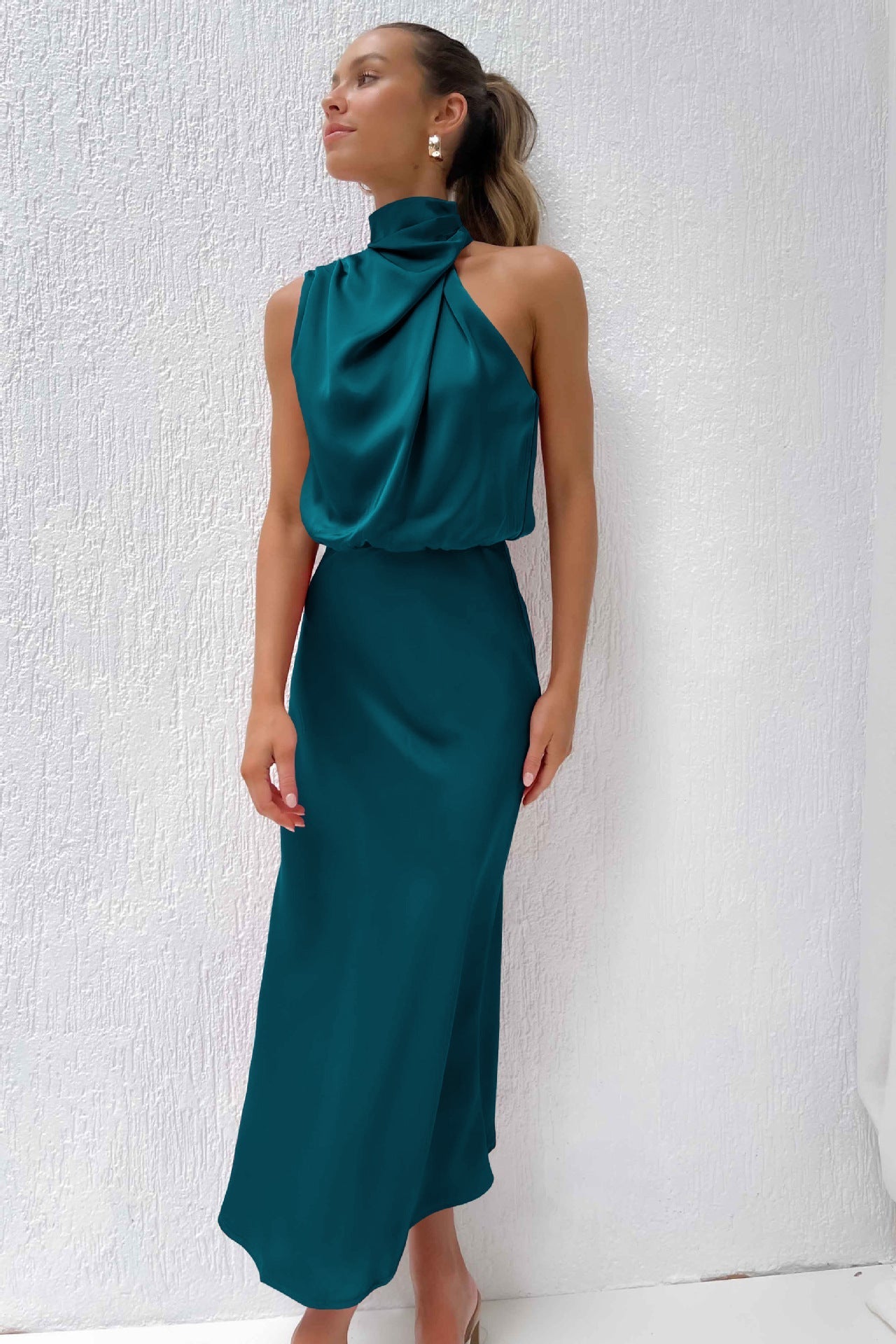 Carlina | Long Satin Dress with Halter Neck - Ferlora