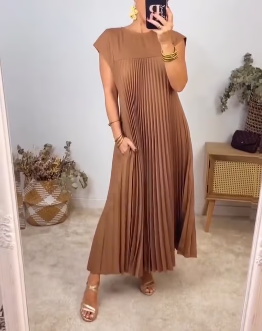 Sophia - Elegant Spliced Pleated Maxi Dress - Ferlora