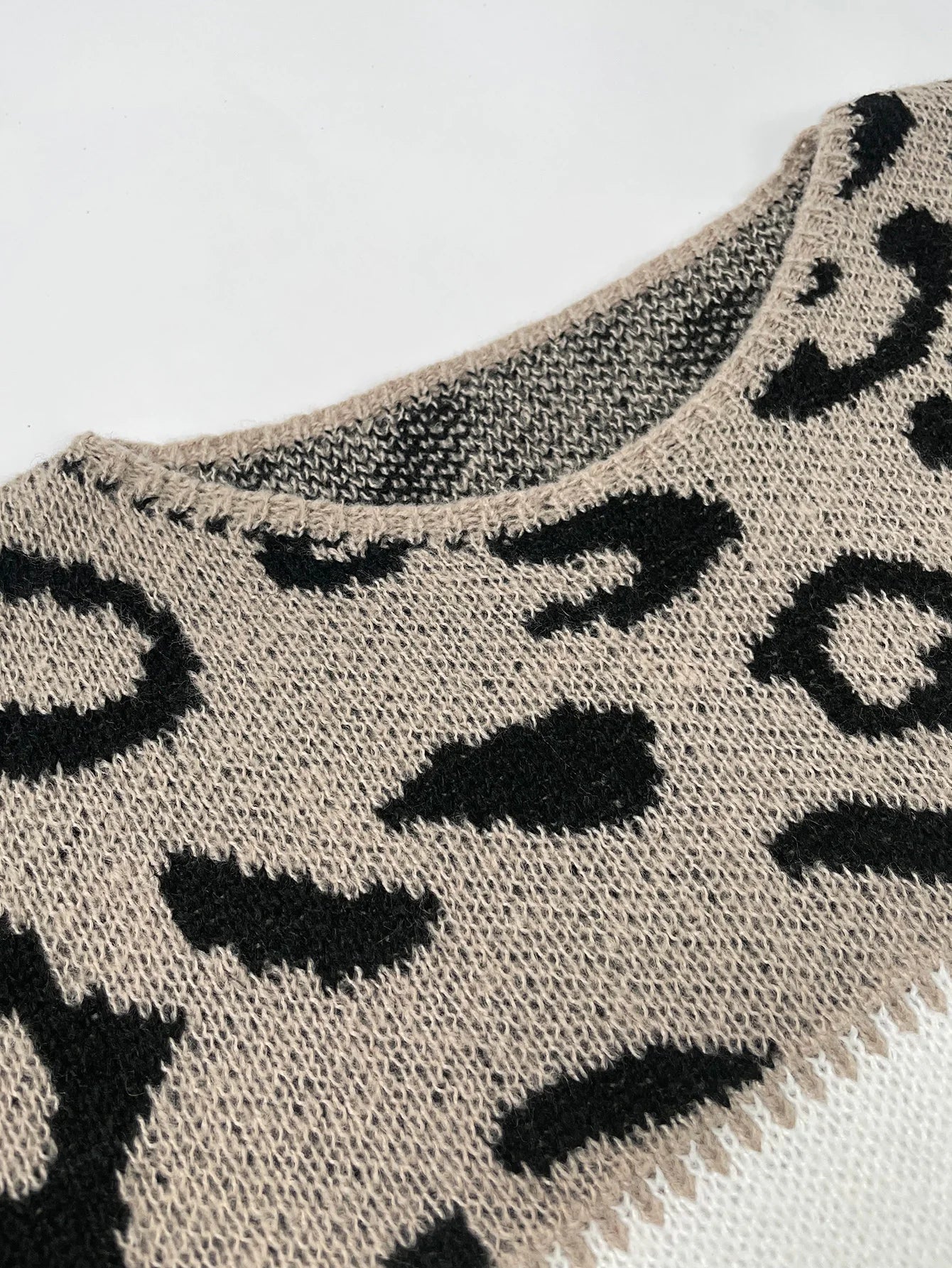 Penelope™ - Styllish Leopard Print Sweater - Ferlora