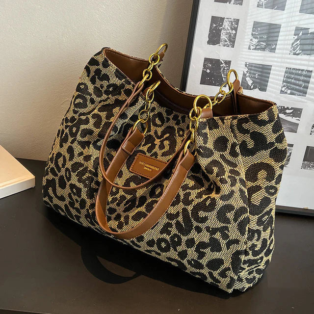 Navy™ – Tote Bag for Bold Everyday Elegance