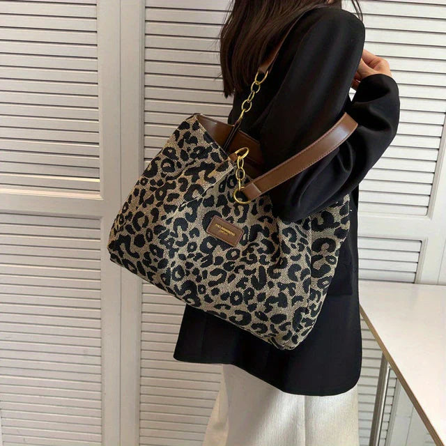 Navy™ – Tote Bag for Bold Everyday Elegance