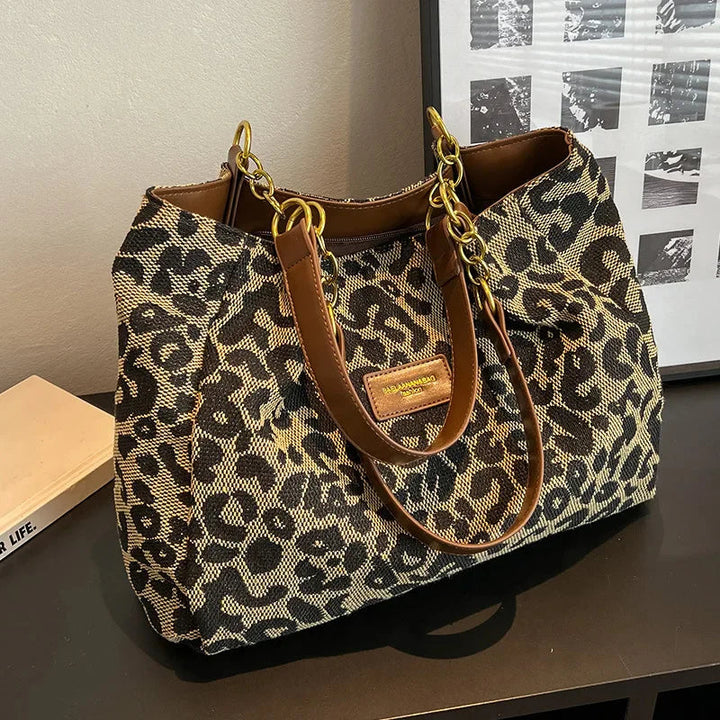 Navy™ – Tote Bag for Bold Everyday Elegance