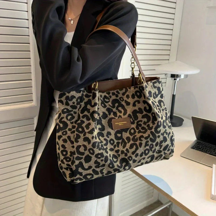 Navy™ – Tote Bag for Bold Everyday Elegance