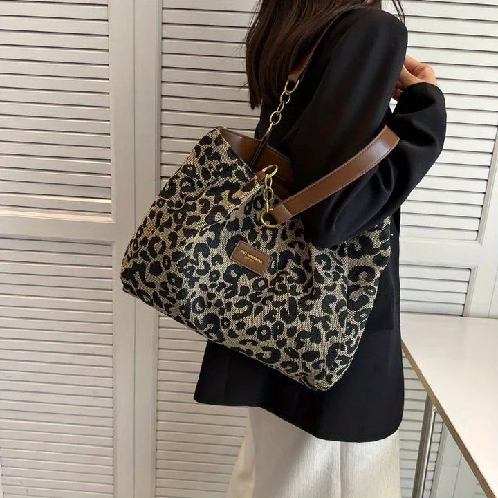 Navy™ – Tote Bag for Bold Everyday Elegance