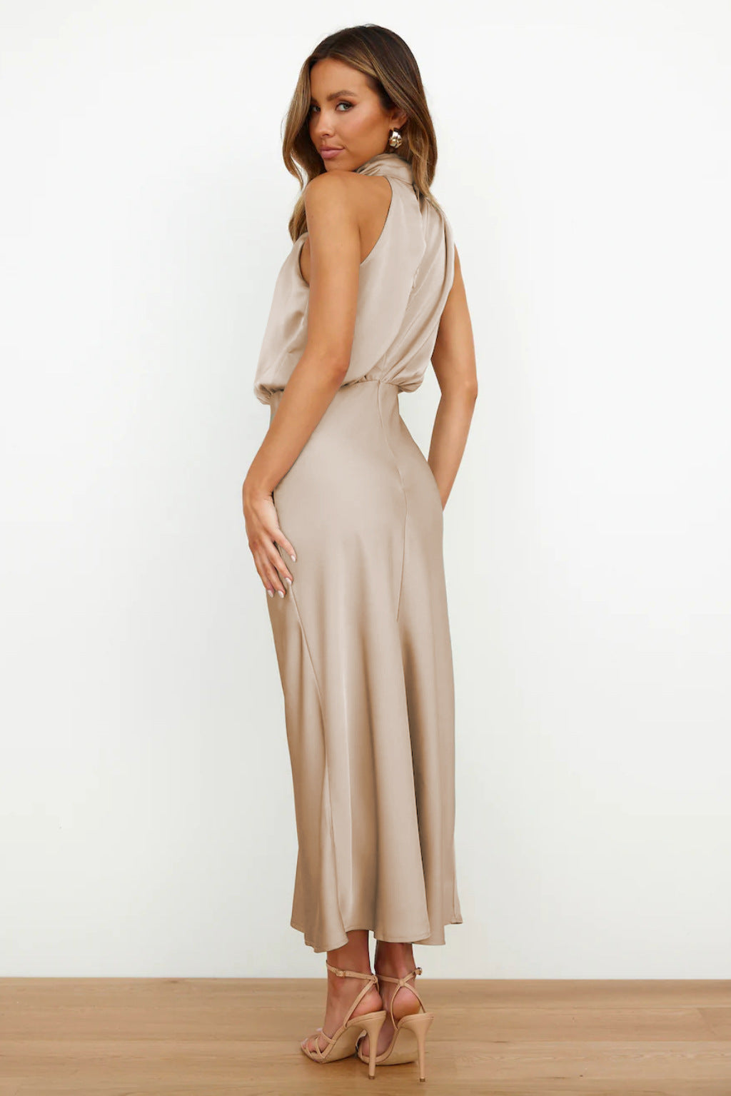 Carlina | Long Satin Dress with Halter Neck - Ferlora