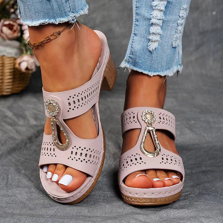 Ferlora™ | Chic and comfortable orthopaedic sandals